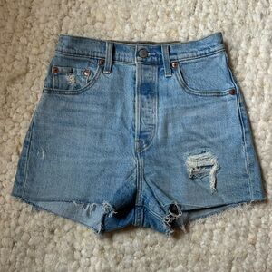 Levi’s Ribcage Shorts